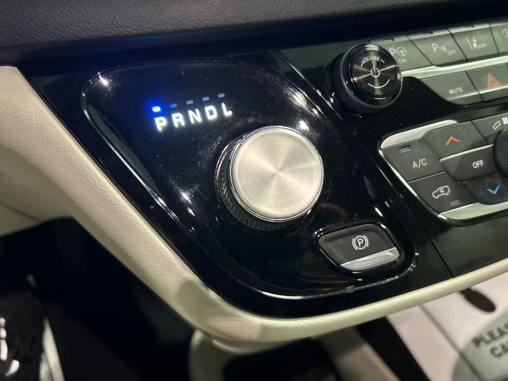 Used 2020 Chrysler Pacifica Touring-L Plus w/ Advanced Safetytec Group FWD image 20