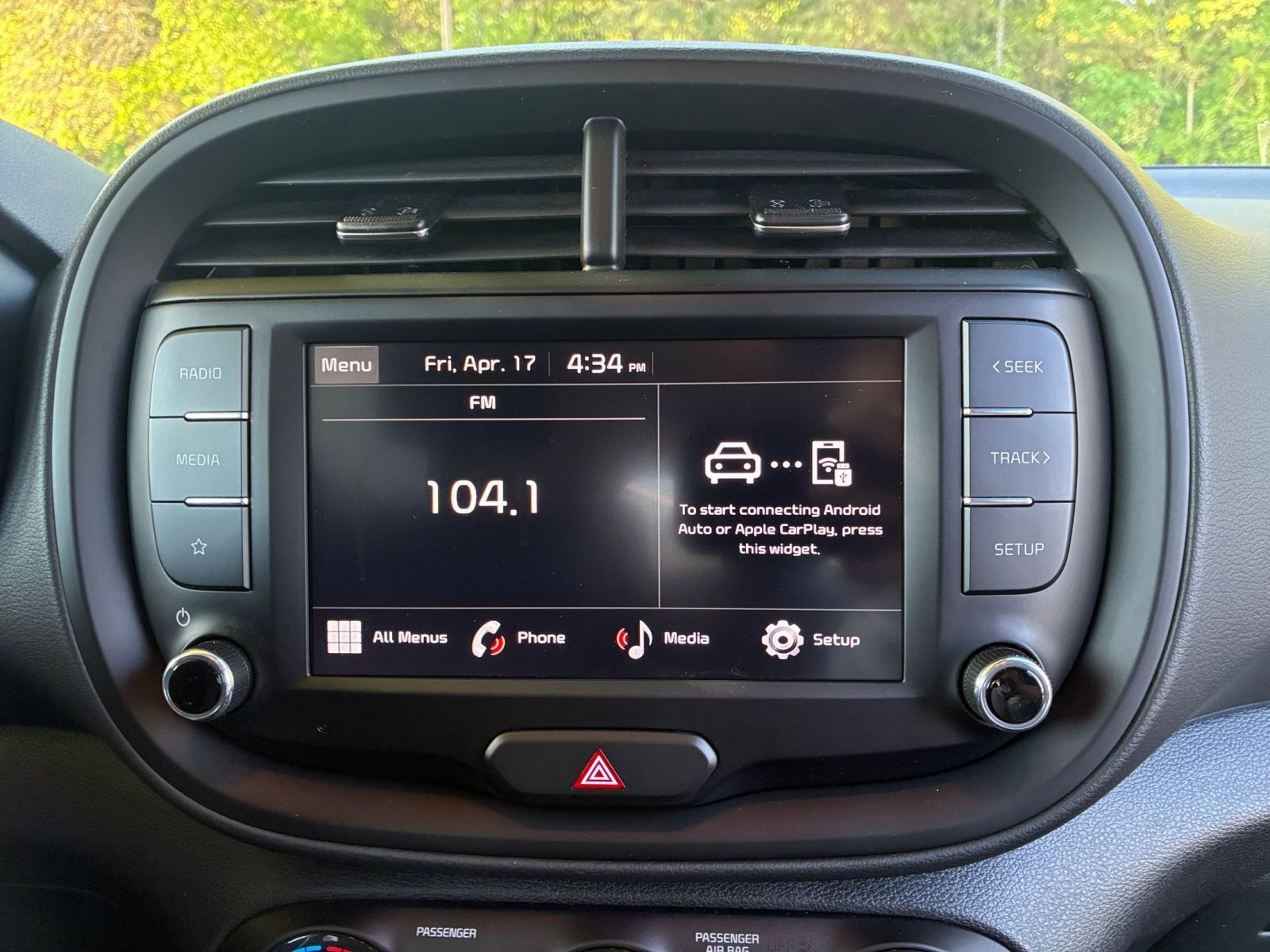 Used 2025 Kia Soul LX w/ LX Technology Package FWD image 22