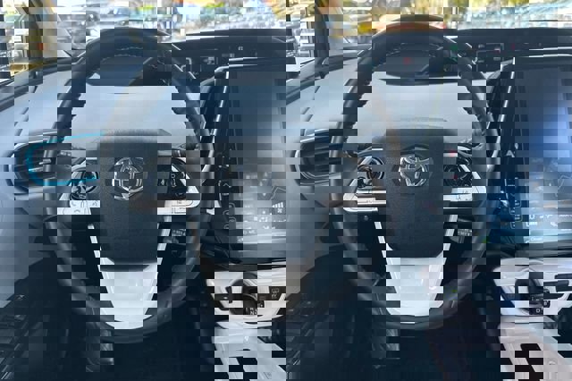 Used 2019 Toyota Prius Prime Premium image 16