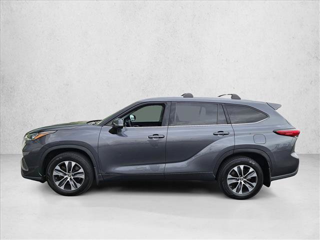 Used 2020 Toyota Highlander XLE AWD/4WD image 9