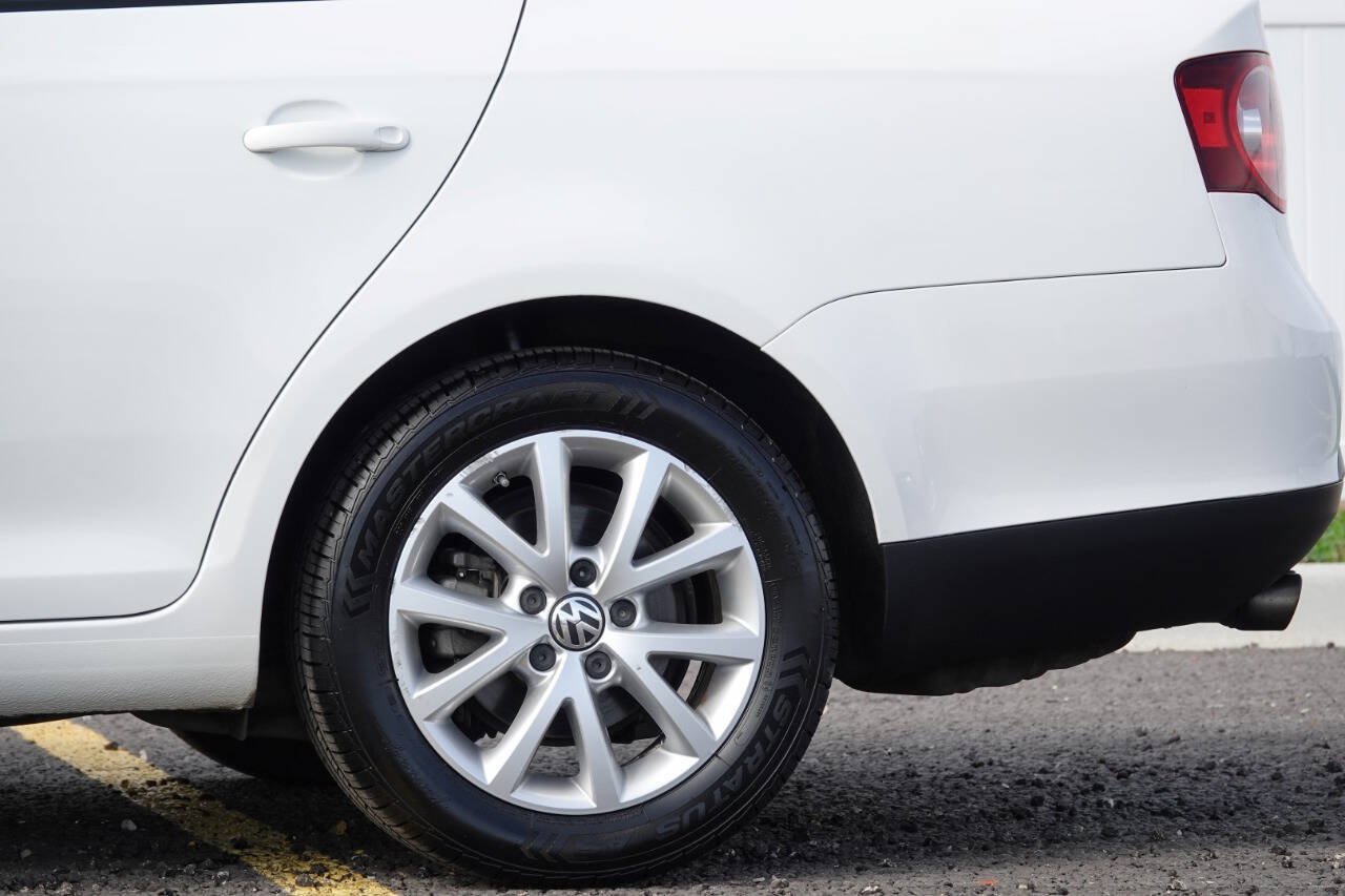 Used 2010 Volkswagen Jetta Limited Edition FWD image 19