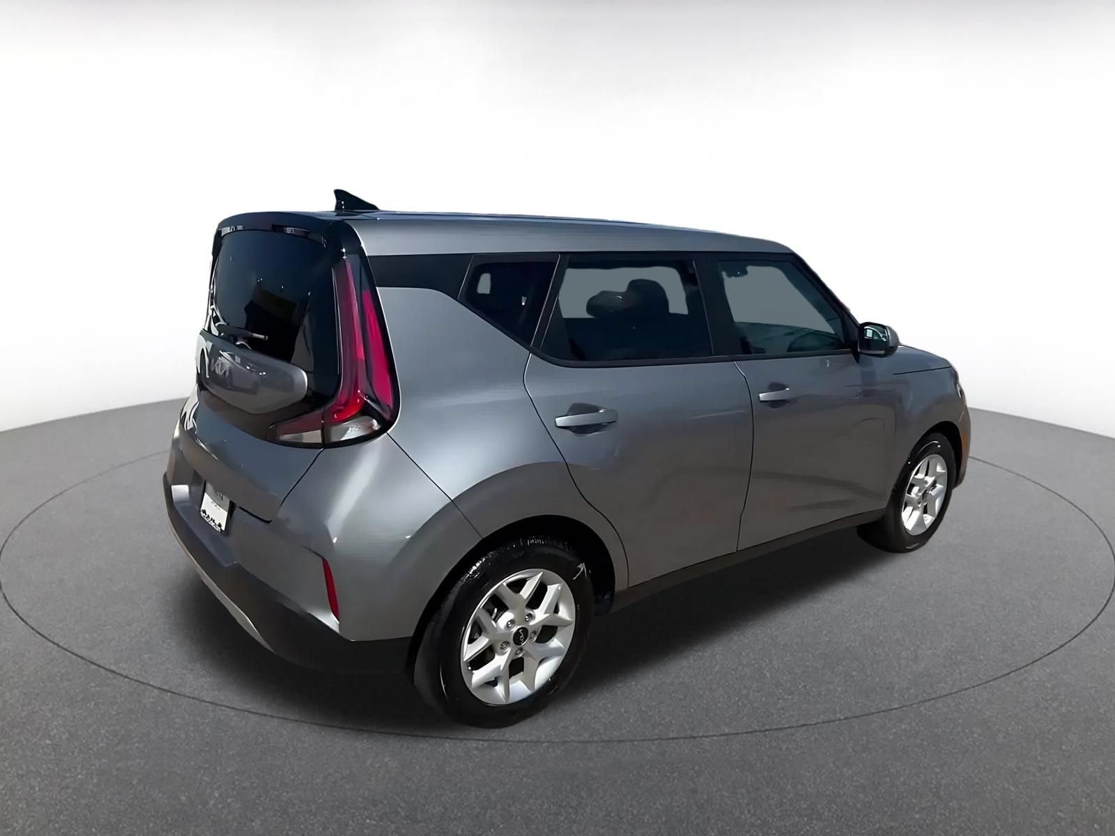 Used 2025 Kia Soul LX w/ LX Technology Package FWD image 12