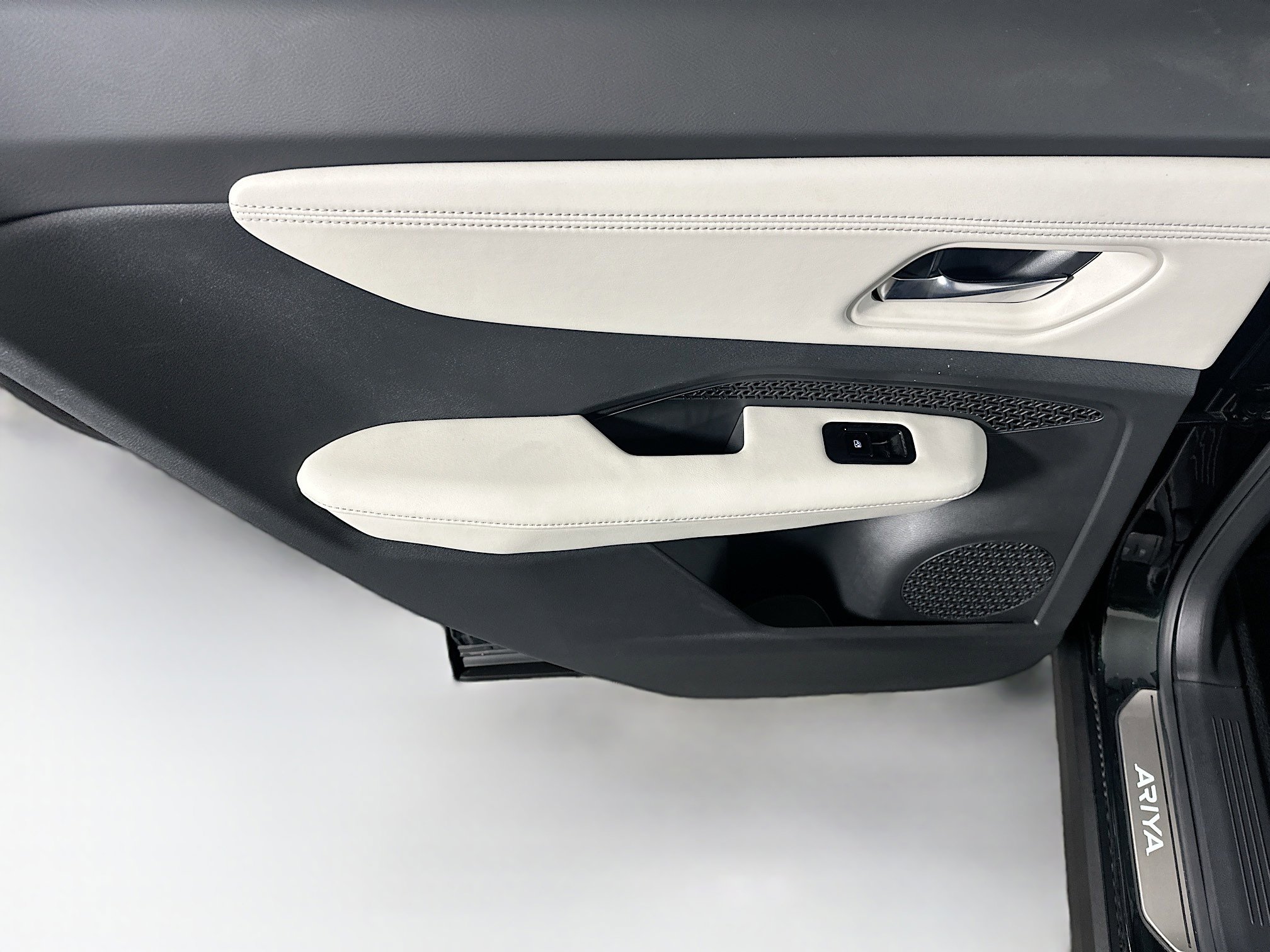 Used 2024 Nissan Ariya FWD image 26