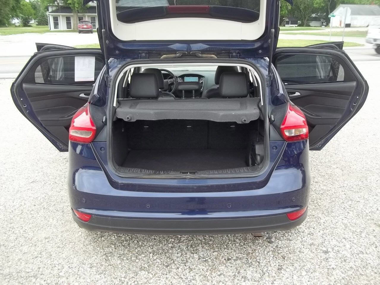 Used 2016 Ford Focus Titanium w/ Titanium Cold Weather Package FWD image 12