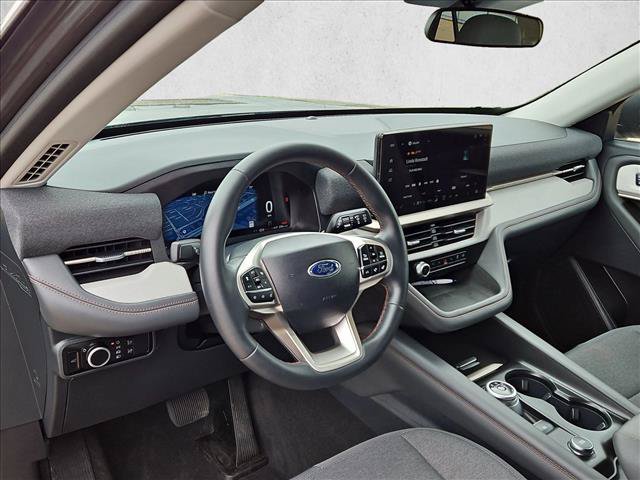 Used 2025 Ford Explorer Active AWD/4WD image 10