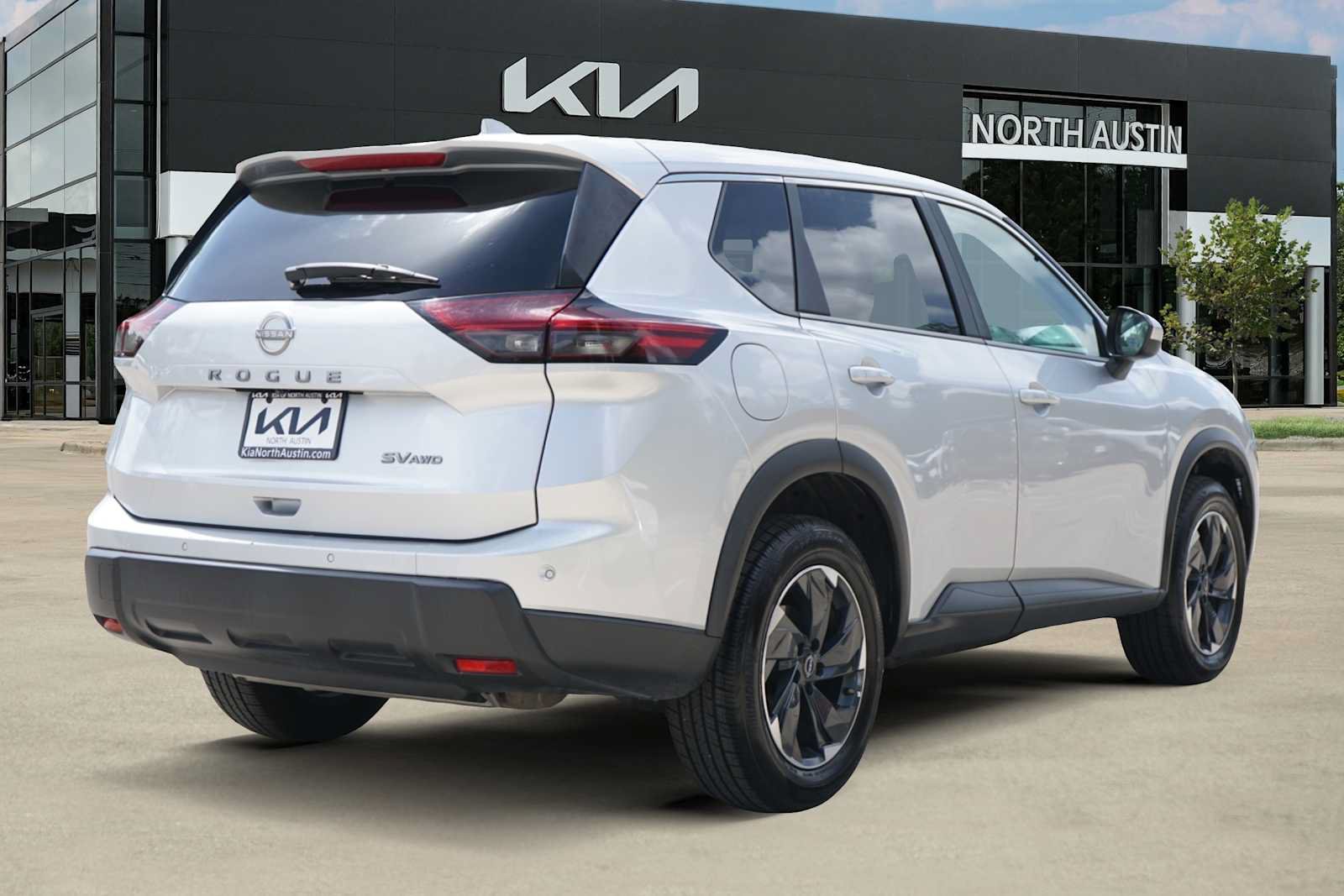 Used 2024 Nissan Rogue SV AWD/4WD image 5