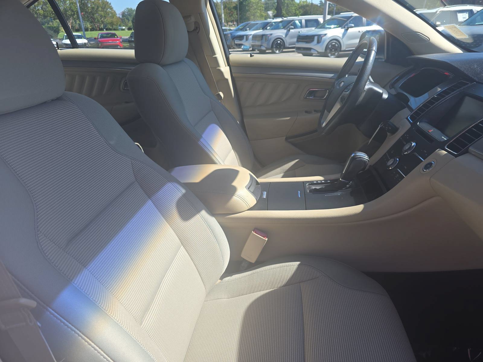 Used 2014 Ford Taurus SEL w/ Equipment Group 201A FWD image 10