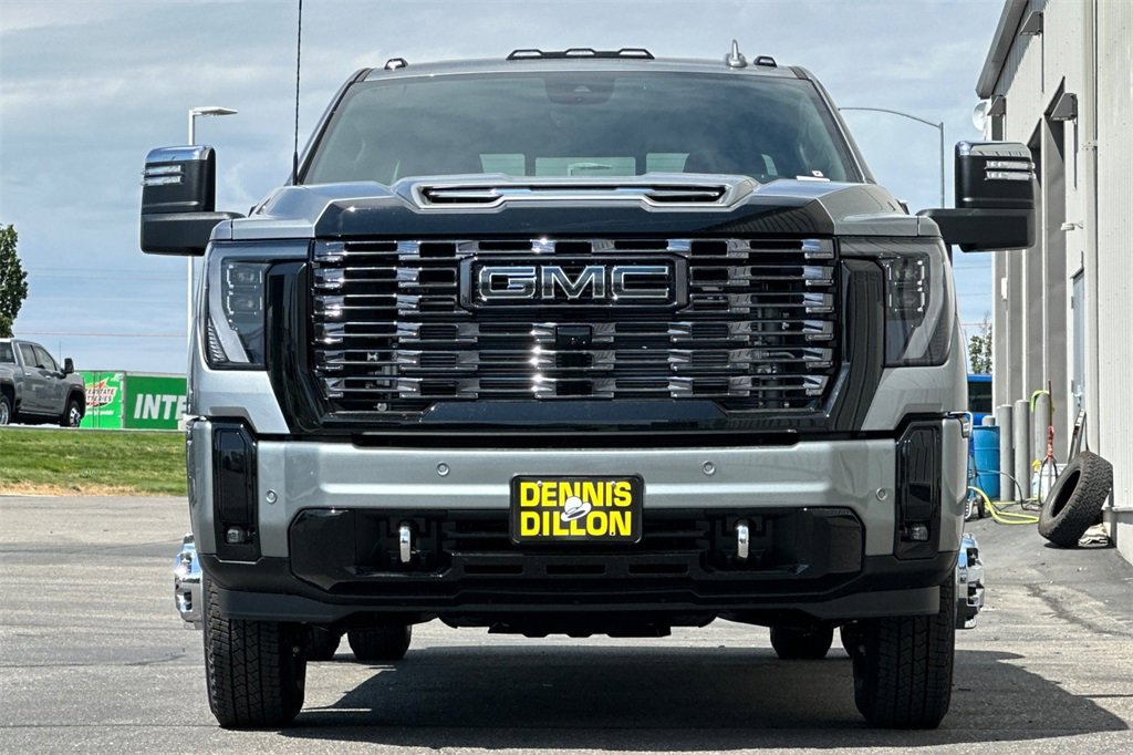 New 2025 GMC Sierra 3500 Denali Ultimate image 3