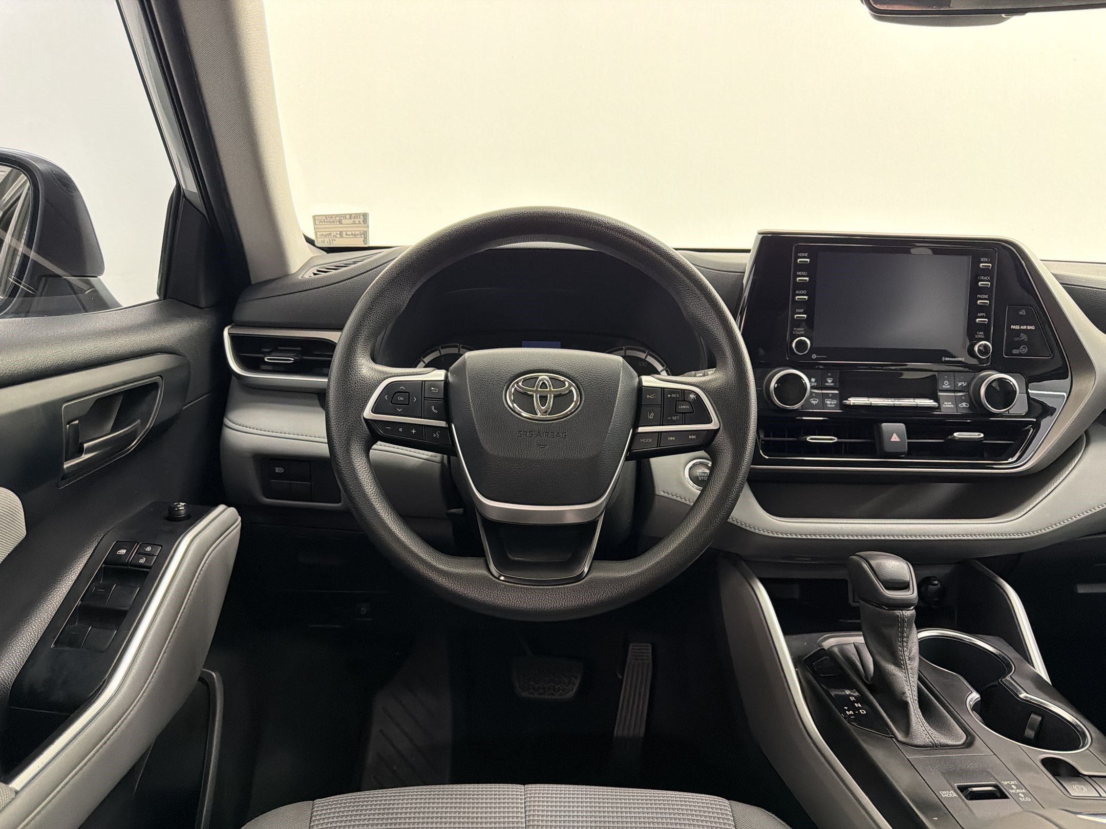 Used 2022 Toyota Highlander L FWD image 26