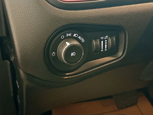 Used 2016 Jeep Renegade Trailhawk AWD/4WD image 11