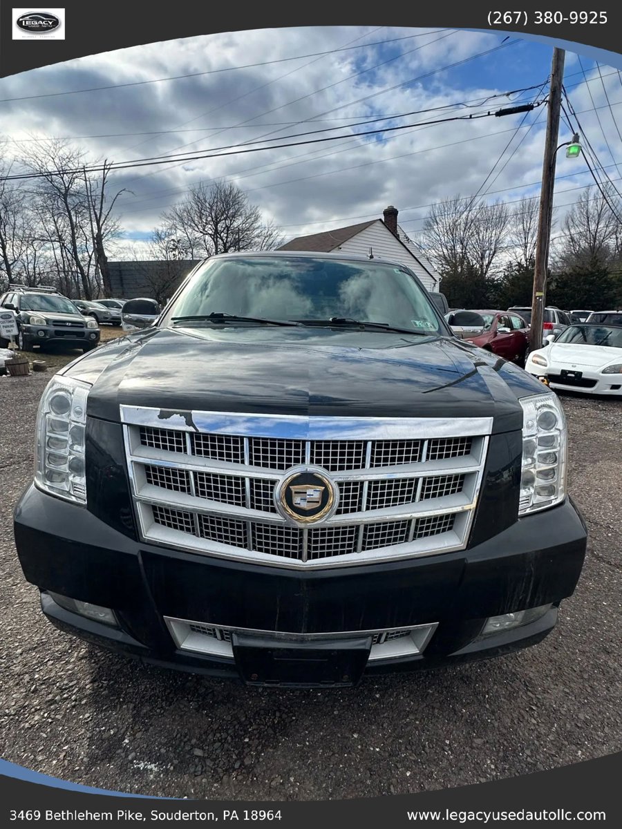 Used 2011 Cadillac Escalade ESV Platinum image 2