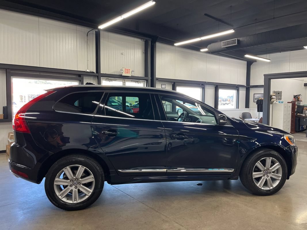 Used 2017 Volvo XC60 T5 Inscription w/ Preferred Option Package FWD image 16