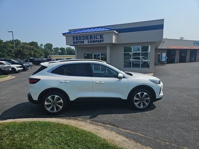 Used 2023 Ford Escape Active AWD/4WD image 3