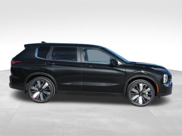 New 2025 Mitsubishi Outlander SE AWD/4WD image 2