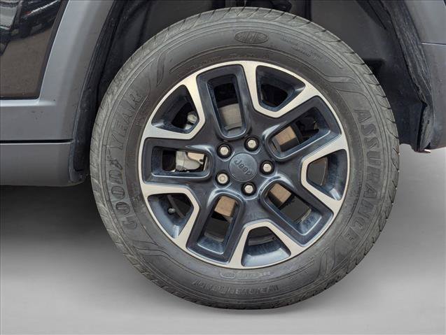 Used 2019 Jeep Compass Trailhawk w/ Leather Interior Group AWD/4WD image 9