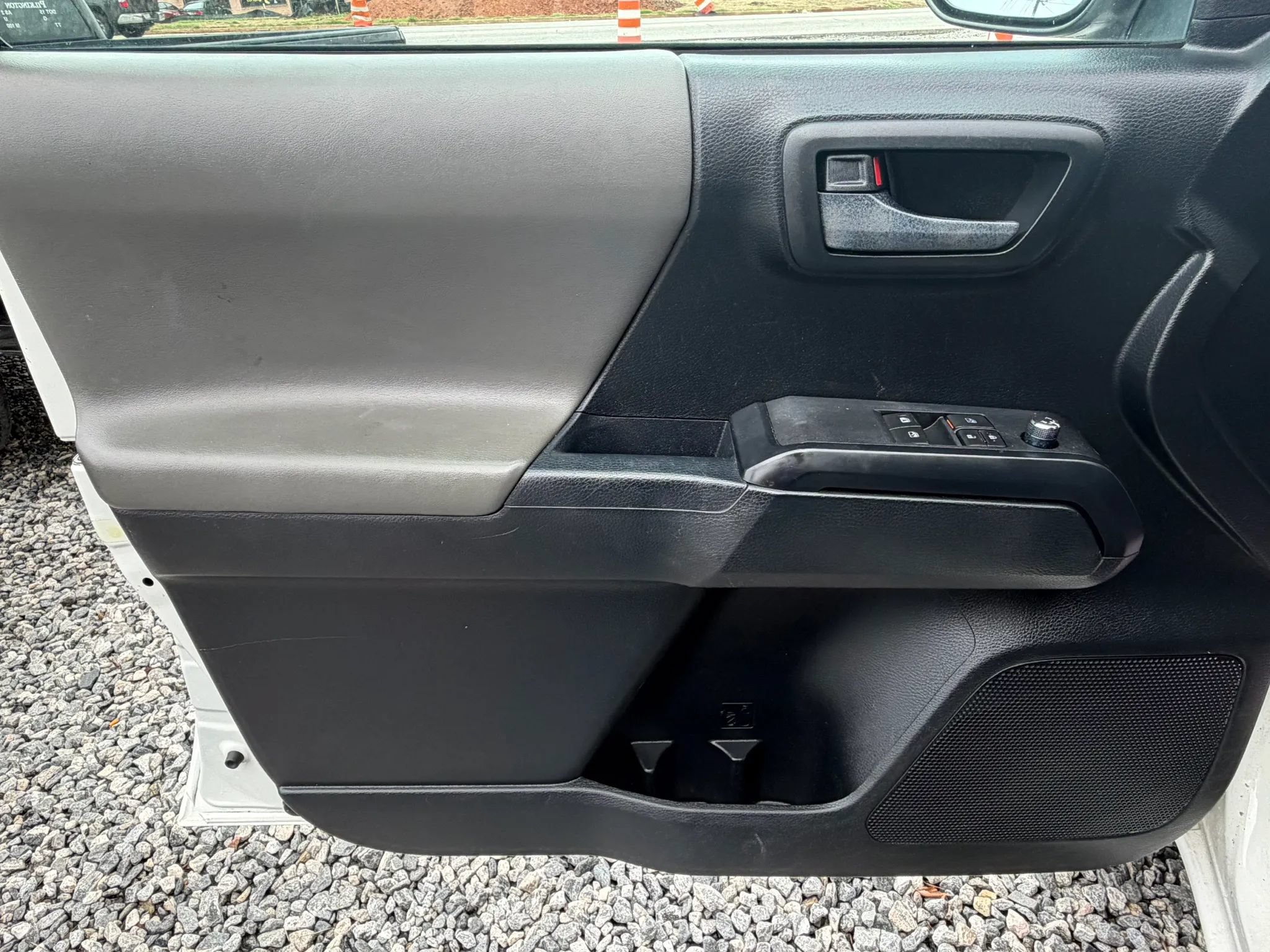 Used 2016 Toyota Tacoma SR RWD image 14