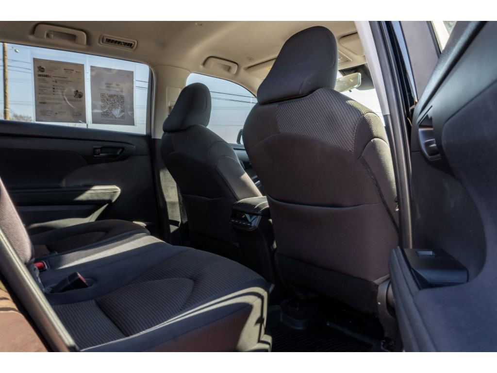 Used 2023 Toyota Highlander LE image 16