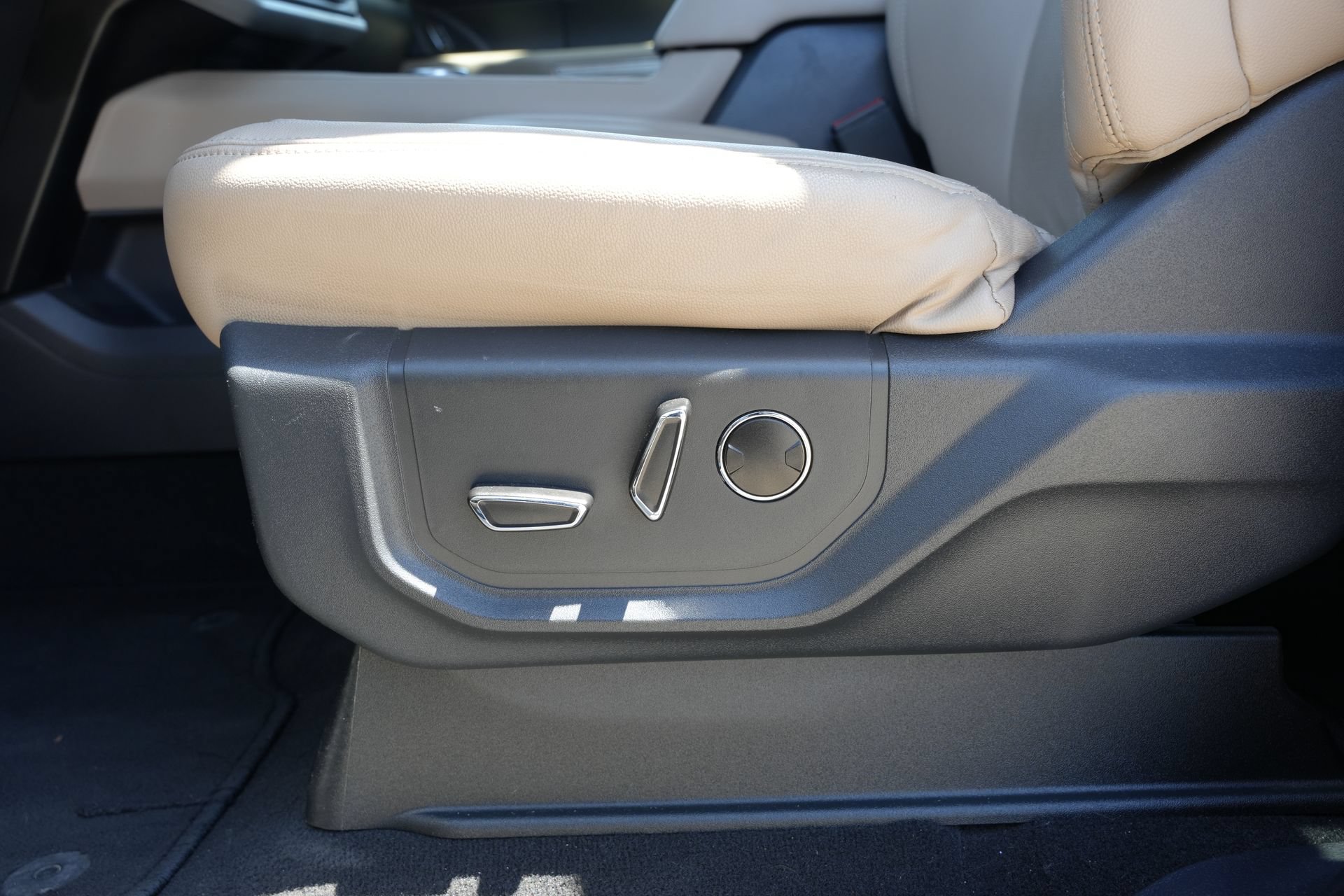 Used 2024 Ford Expedition Max Limited RWD image 19