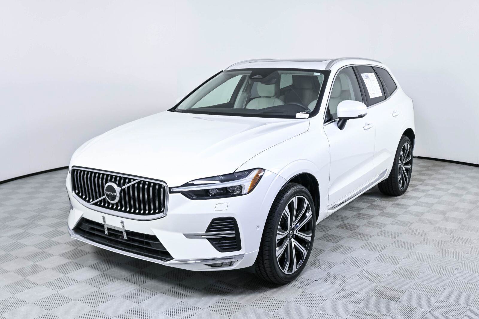 Certified 2023 Volvo XC60 B5 Ultimate FWD image 2