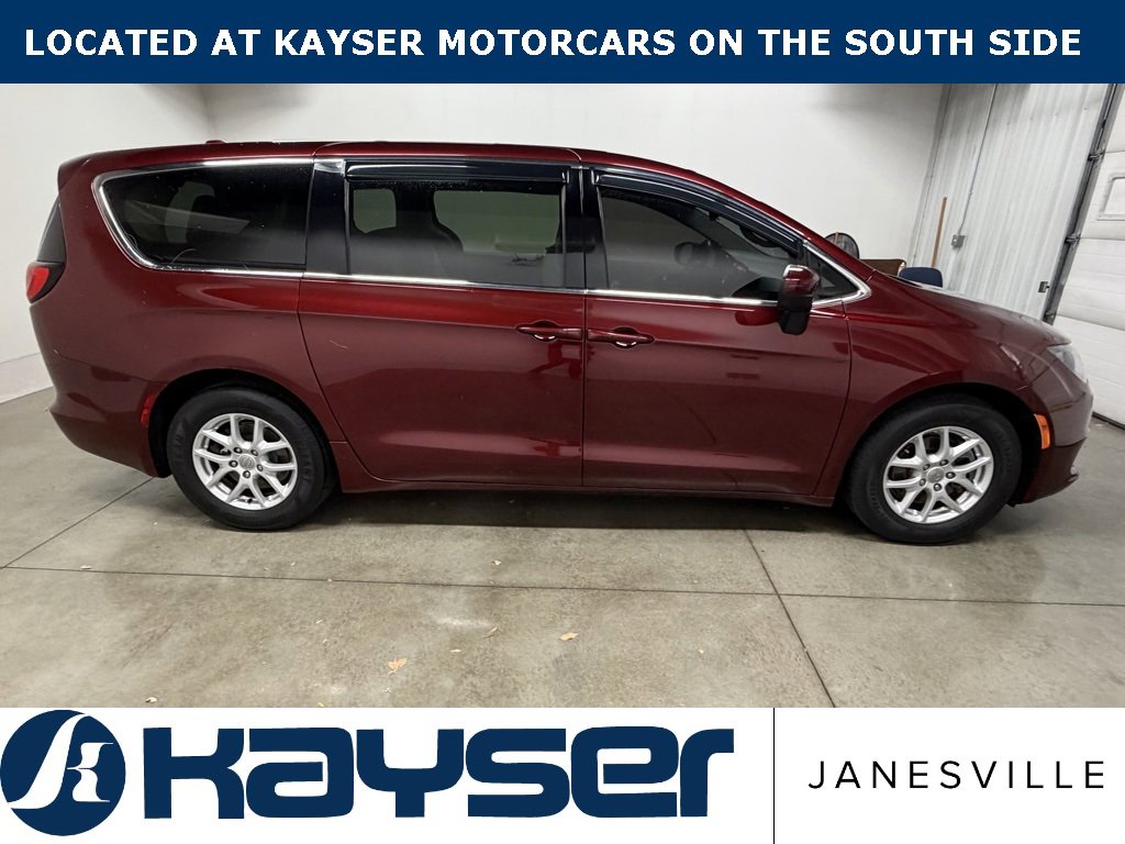 Used 2017 Chrysler Pacifica Touring image 7