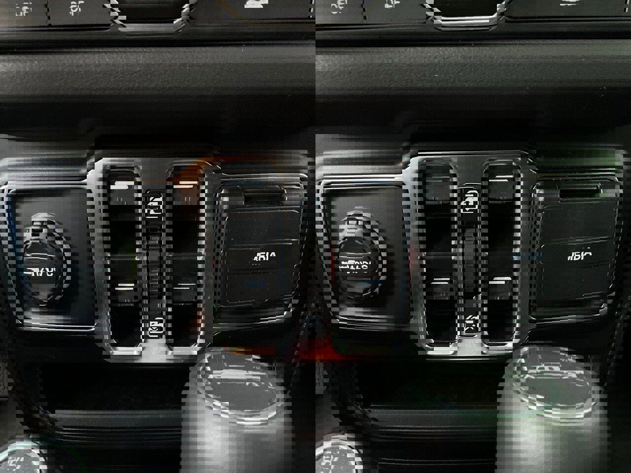 Used 2025 Jeep Gladiator Sport image 23