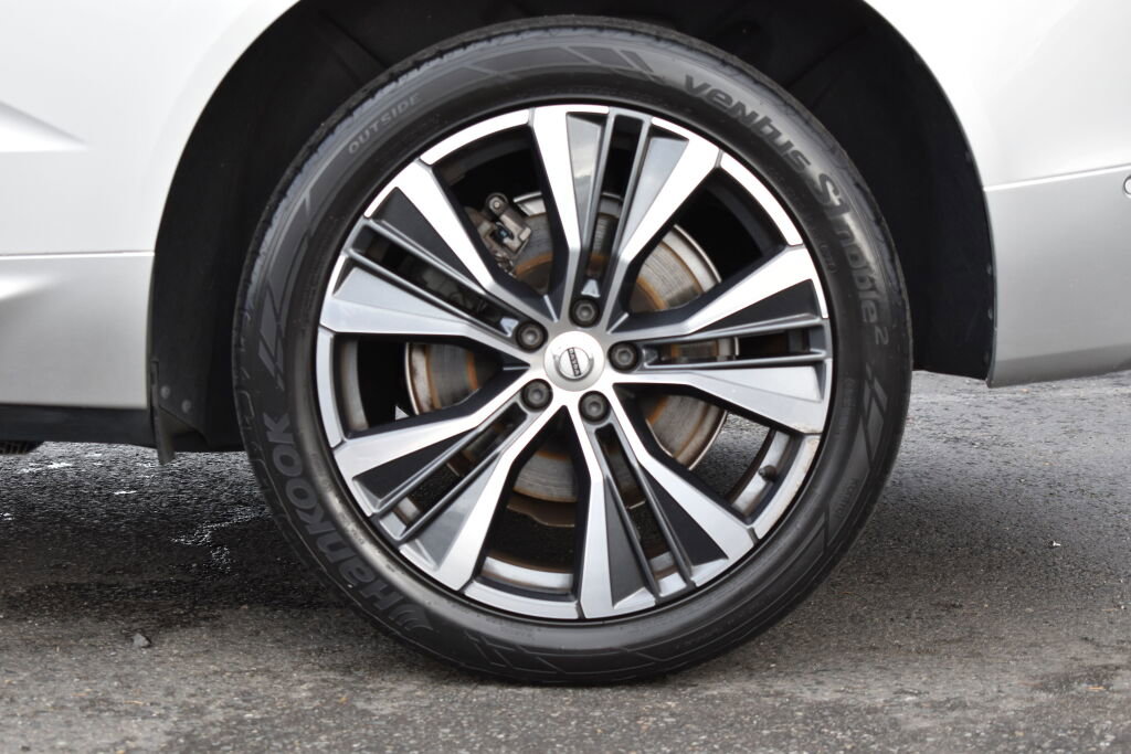 Used 2018 Volvo XC60 T8 Inscription w/ Vision Package image 13