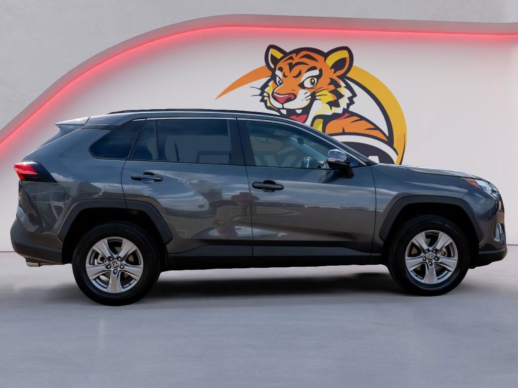 Used 2025 Toyota RAV4 XLE AWD/4WD image 4