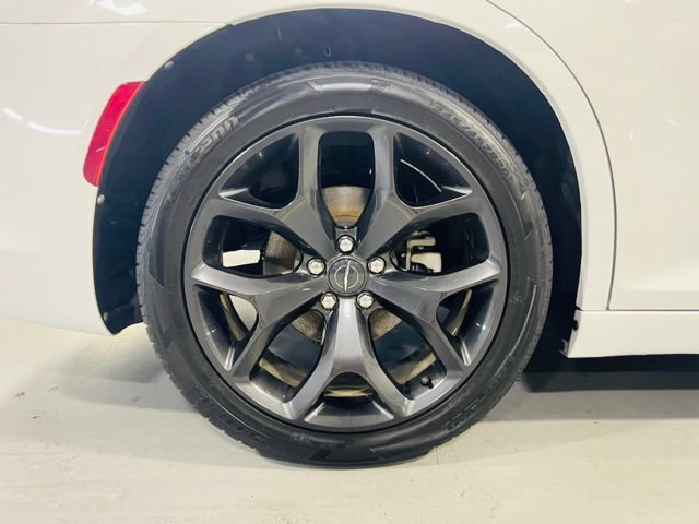 Used 2021 Chrysler 300 Touring w/ Sport Appearance Package RWD image 10