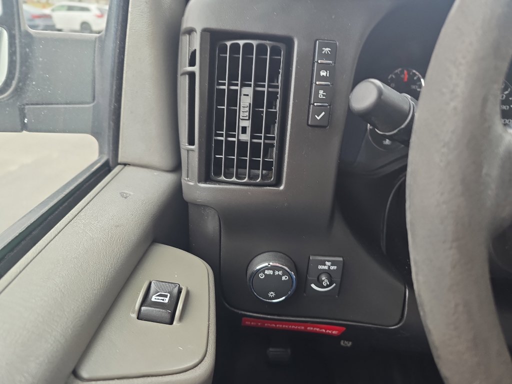 Used 2013 Chevrolet Express 2500 image 24