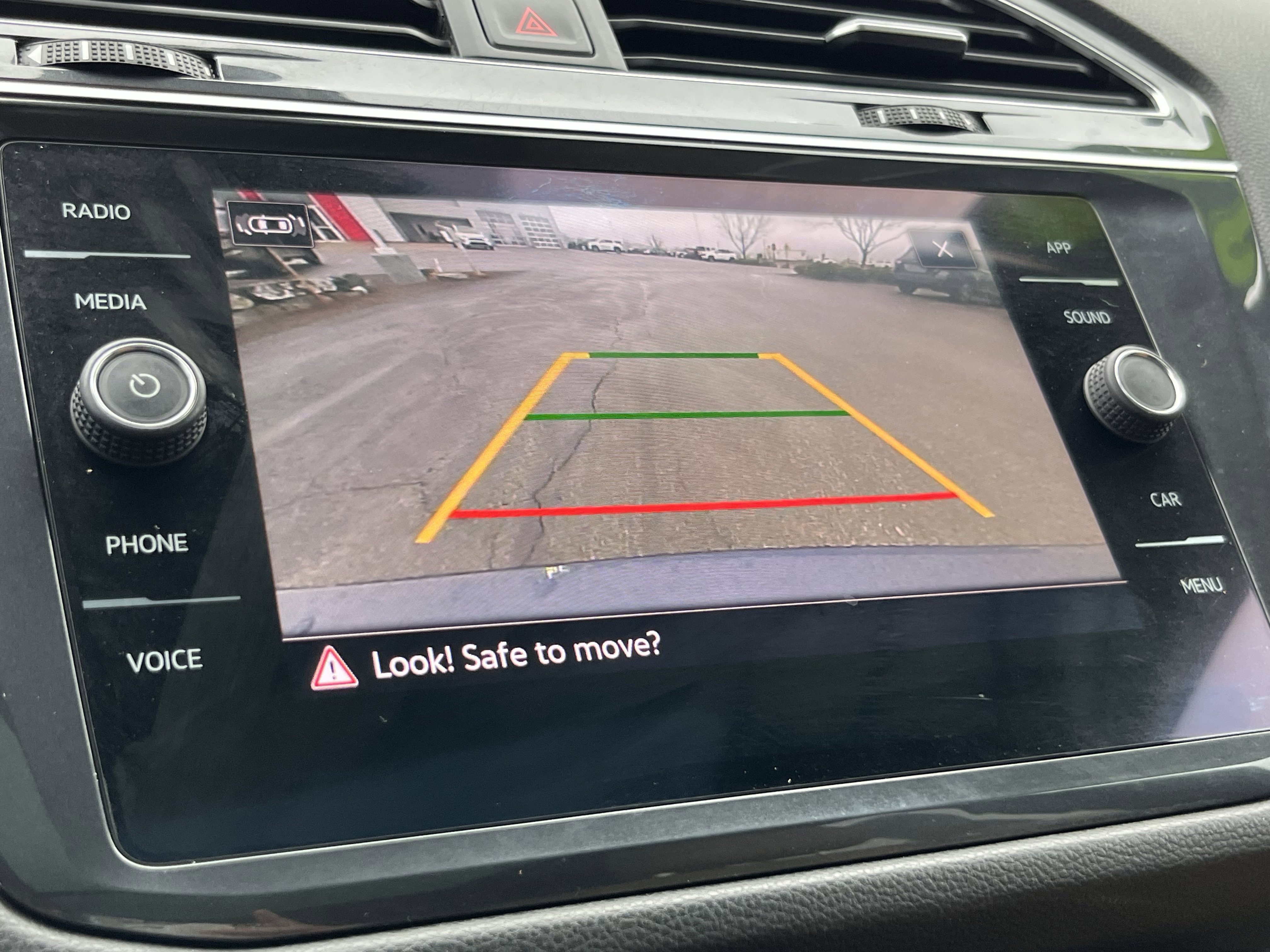 Used 2022 Volkswagen Tiguan SE AWD/4WD image 31