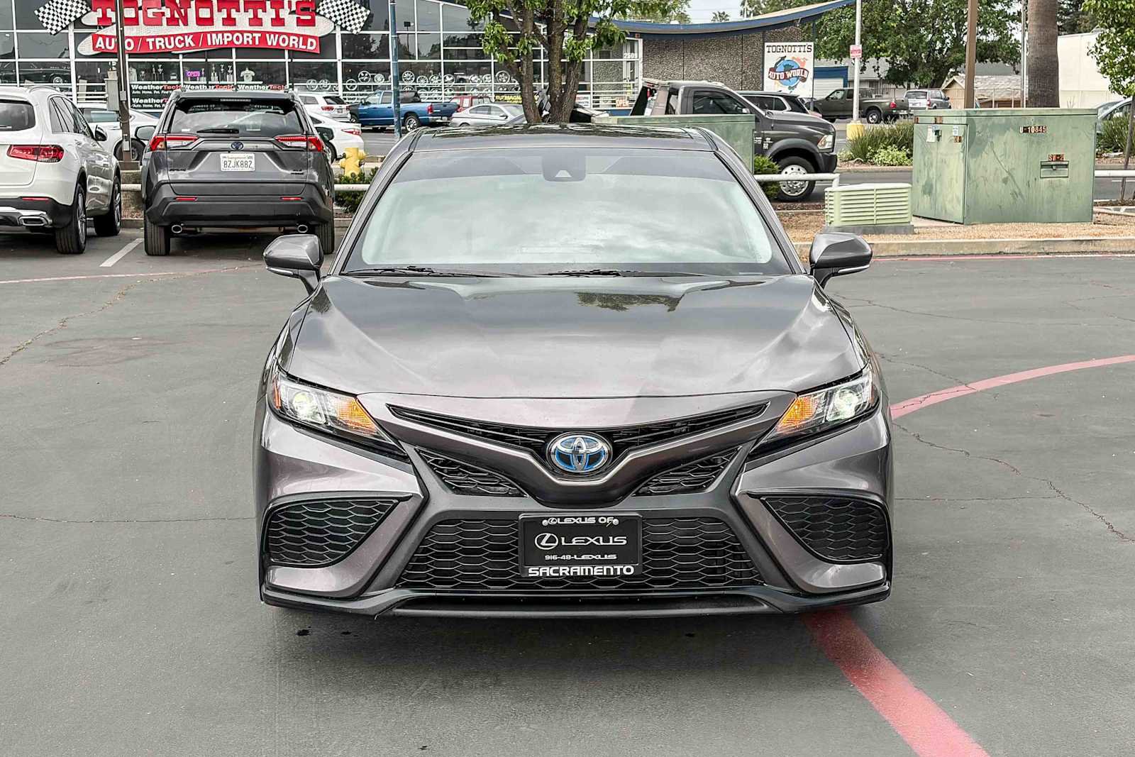 Used 2022 Toyota Camry SE image 6