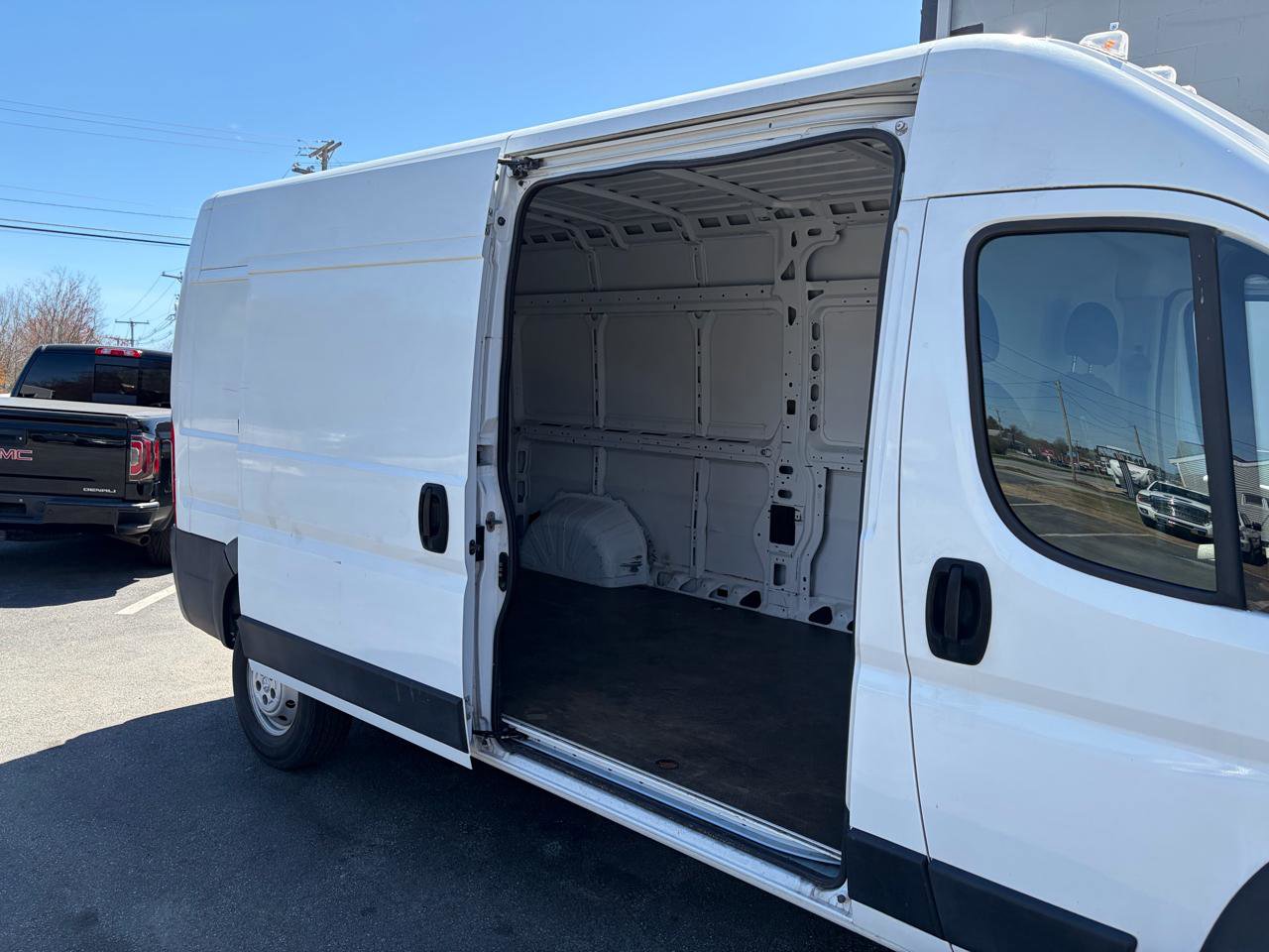 Used 2020 RAM ProMaster 2500 w/ Interior Convenience Group FWD image 6
