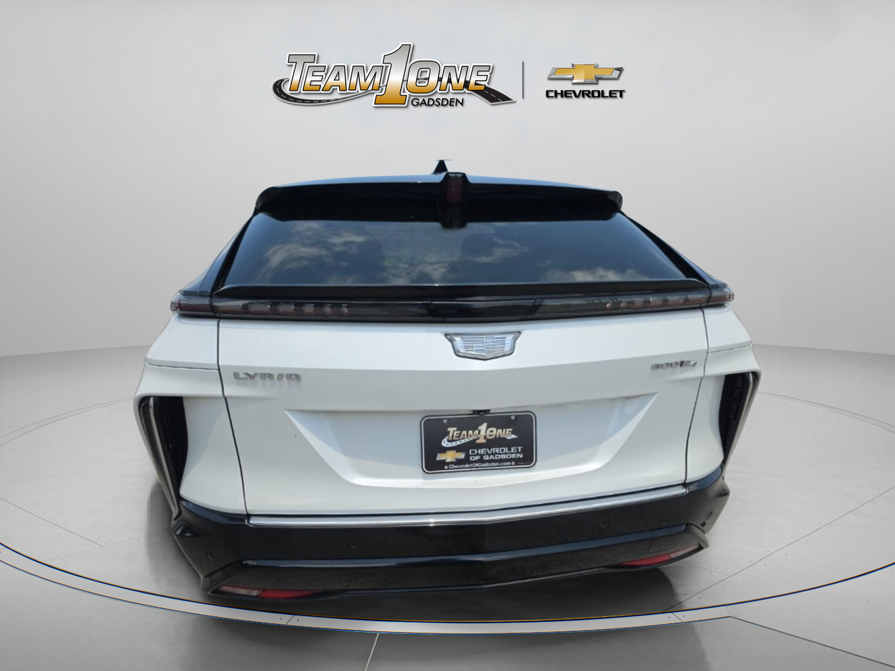 Used 2025 Cadillac Lyriq Luxury w/ LPO, Floor Liner Package AWD/4WD image 7