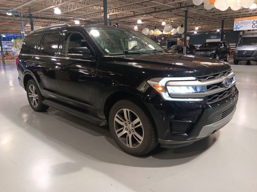 Used 2024 Ford Expedition XLT AWD/4WD image 4