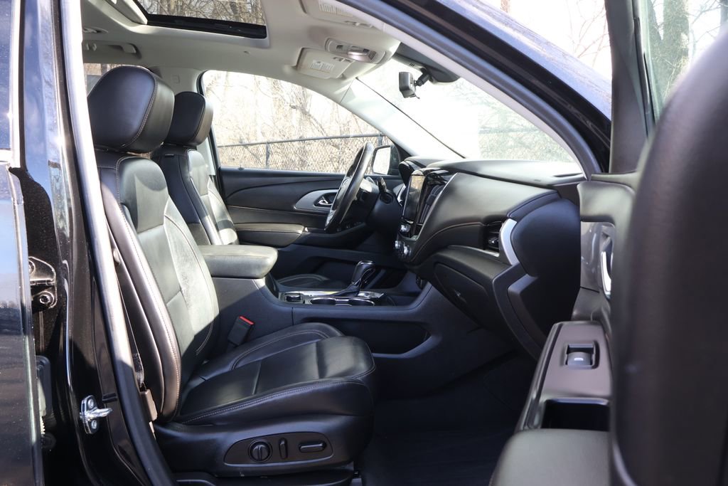 Used 2020 Chevrolet Traverse LT w/ LT Premium Package image 37