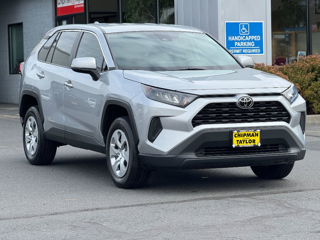 Used 2022 Toyota RAV4 LE image 1