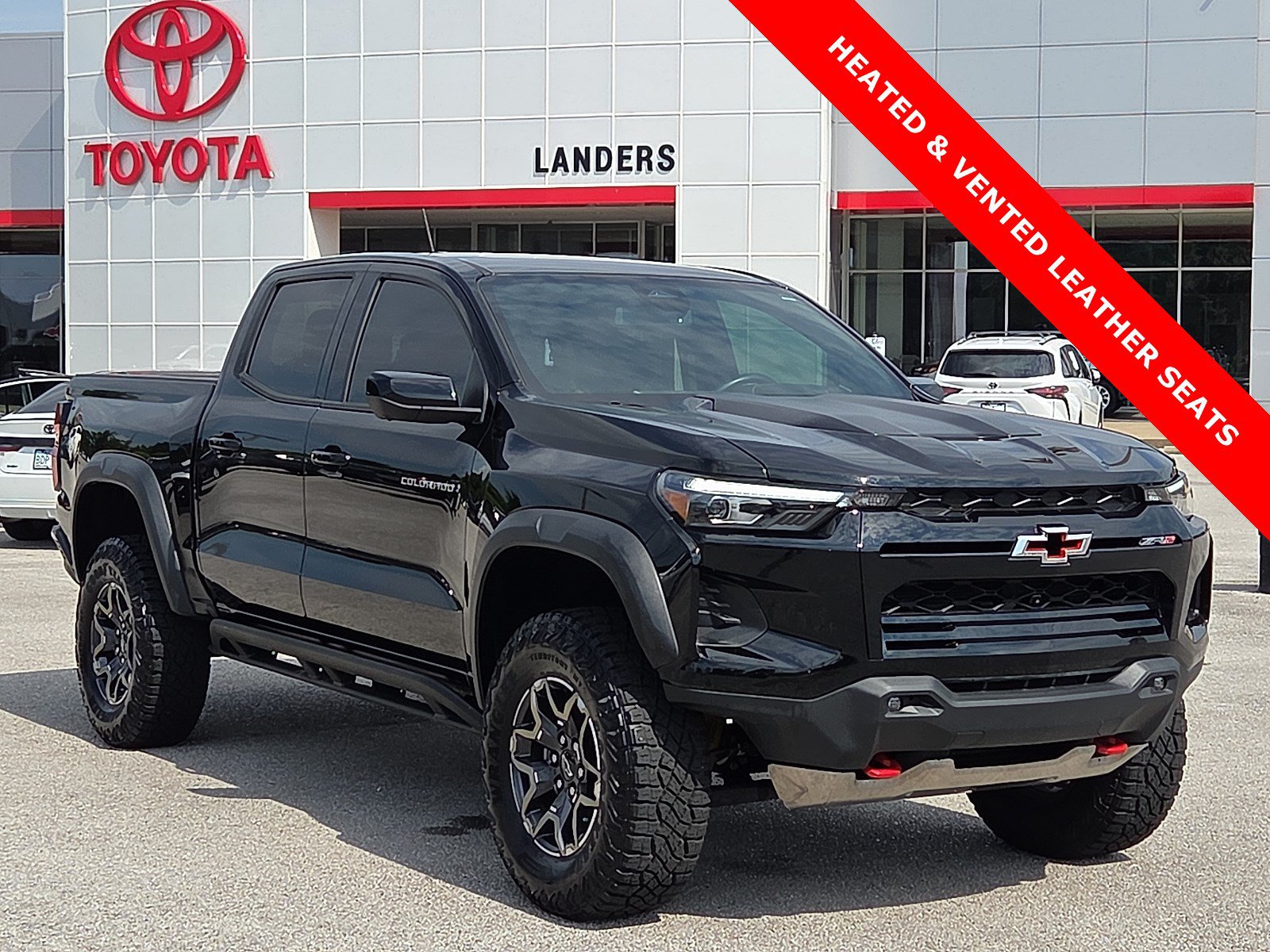Used 2024 Chevrolet Colorado ZR2 w/ ZR2 Convenience Package III AWD/4WD image 1