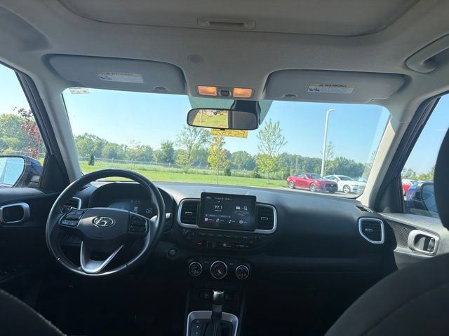 Used 2025 Hyundai Venue FWD image 15
