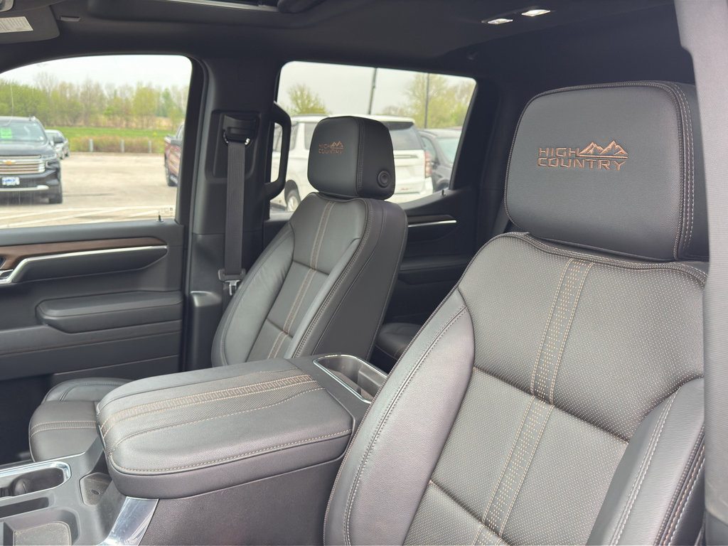 Used 2025 Chevrolet Silverado 1500 High Country w/ High Country Premium Package AWD/4WD image 10