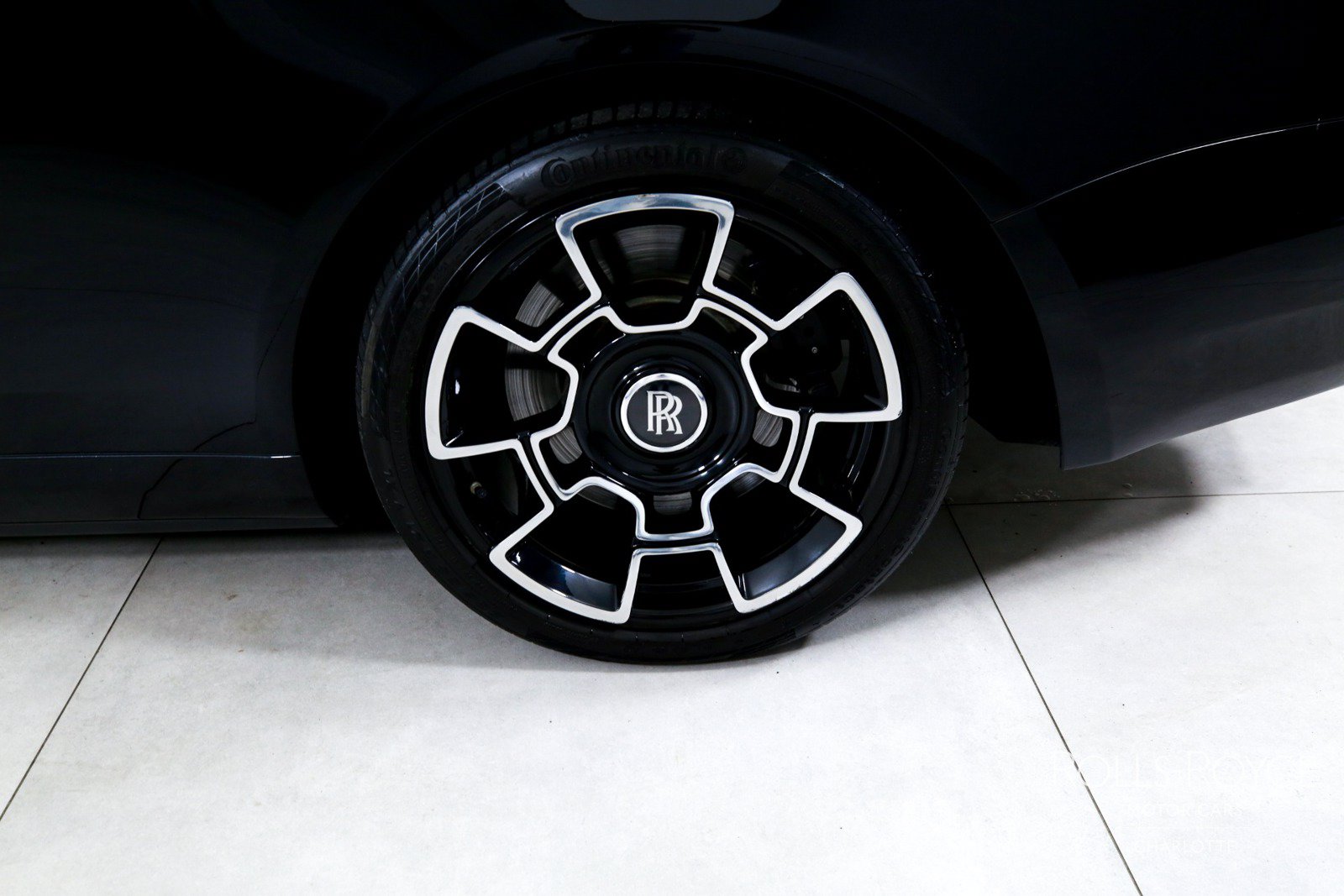 Used 2019 Rolls-Royce Dawn RWD image 36
