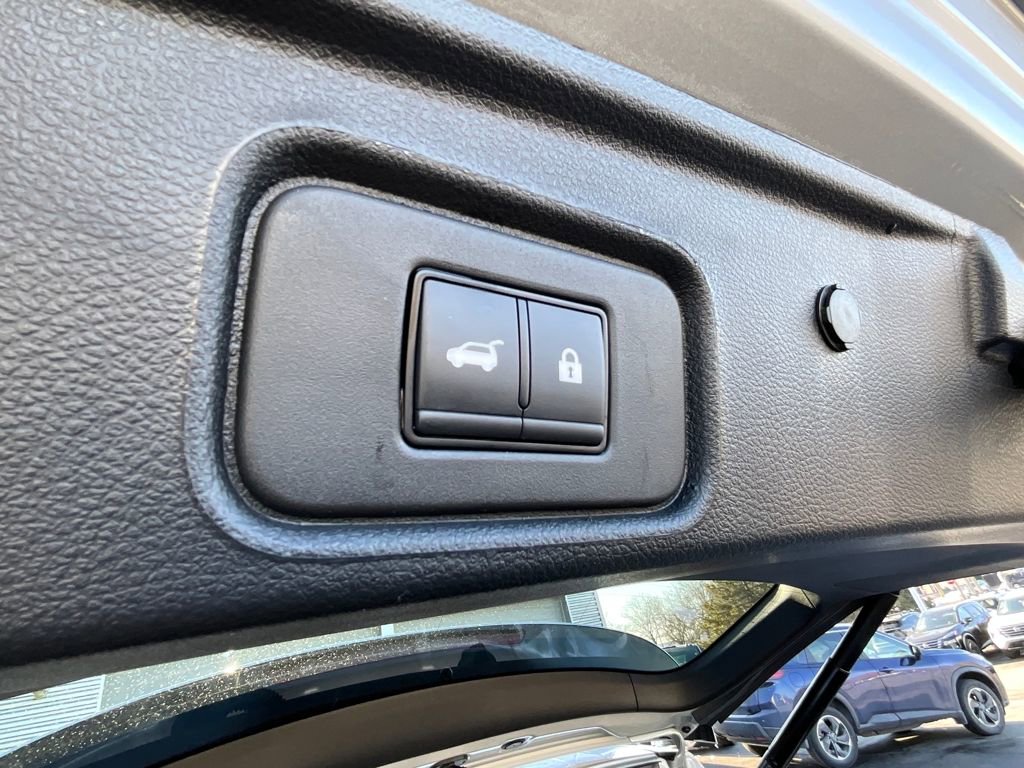 Used 2025 Nissan Pathfinder SV w/ SV Premium Package image 32