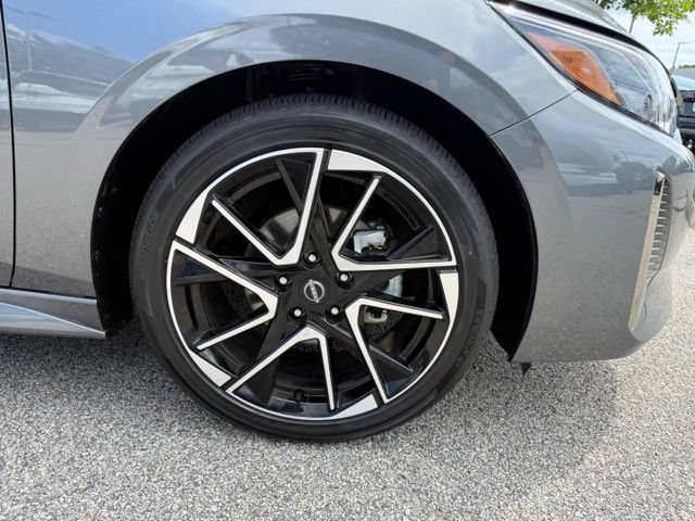 Used 2025 Nissan Sentra SR w/ SR Premium Package FWD image 29
