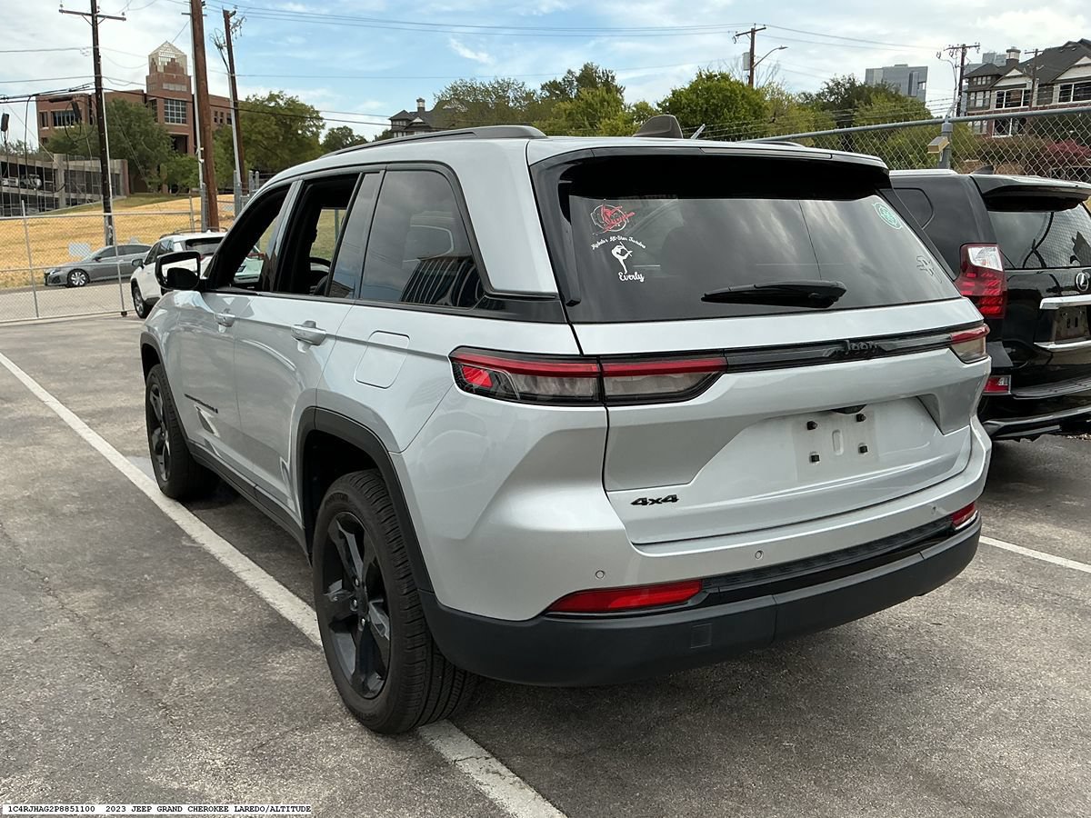 Used 2023 Jeep Grand Cherokee Altitude AWD/4WD image 6
