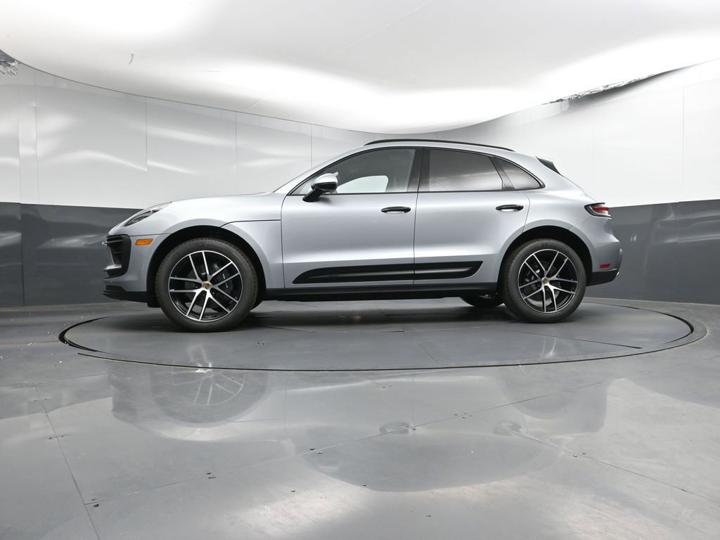 Used 2025 Porsche Macan image 32