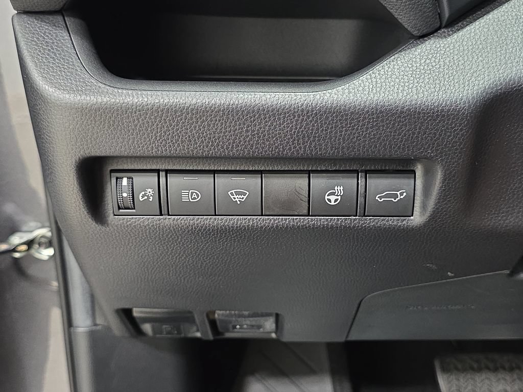 Used 2021 Toyota RAV4 XLE Premium AWD/4WD image 26
