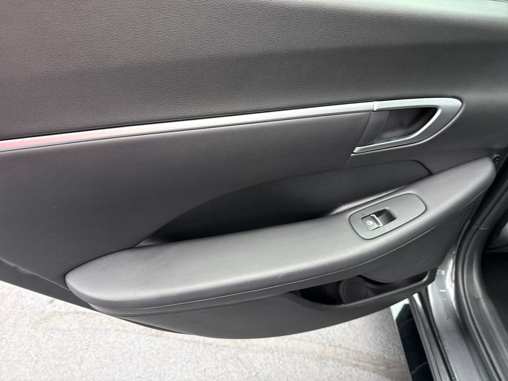 Certified 2025 Hyundai Sonata SEL FWD image 17