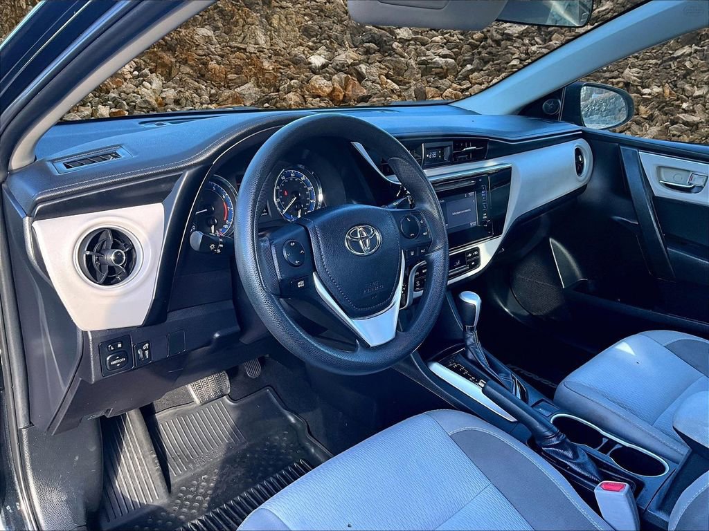 Used 2018 Toyota Corolla LE image 12