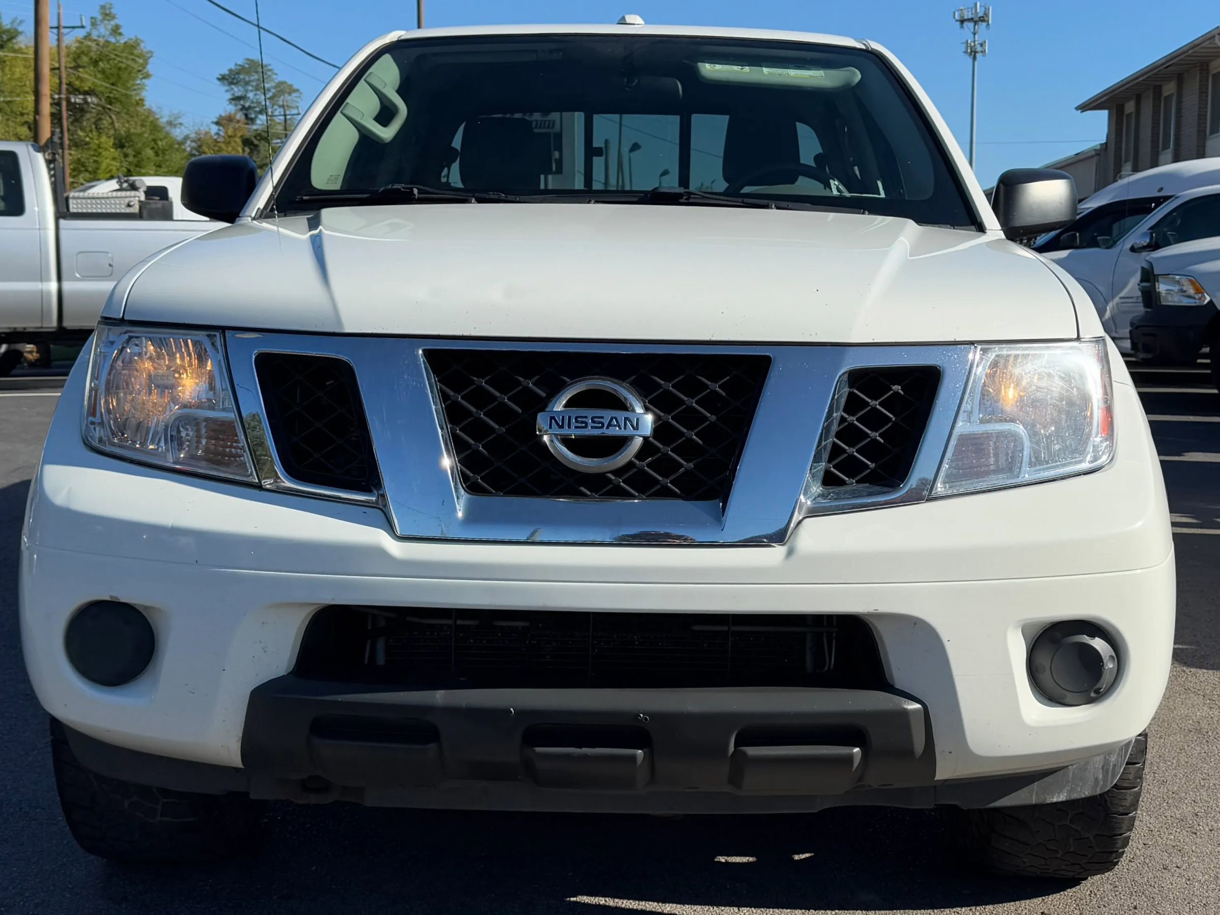 Used 2018 Nissan Frontier SV image 3