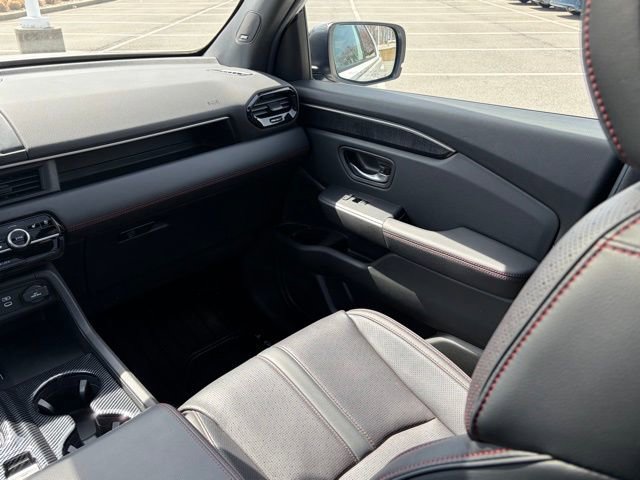 Certified 2025 Honda Pilot Black Edition image 38