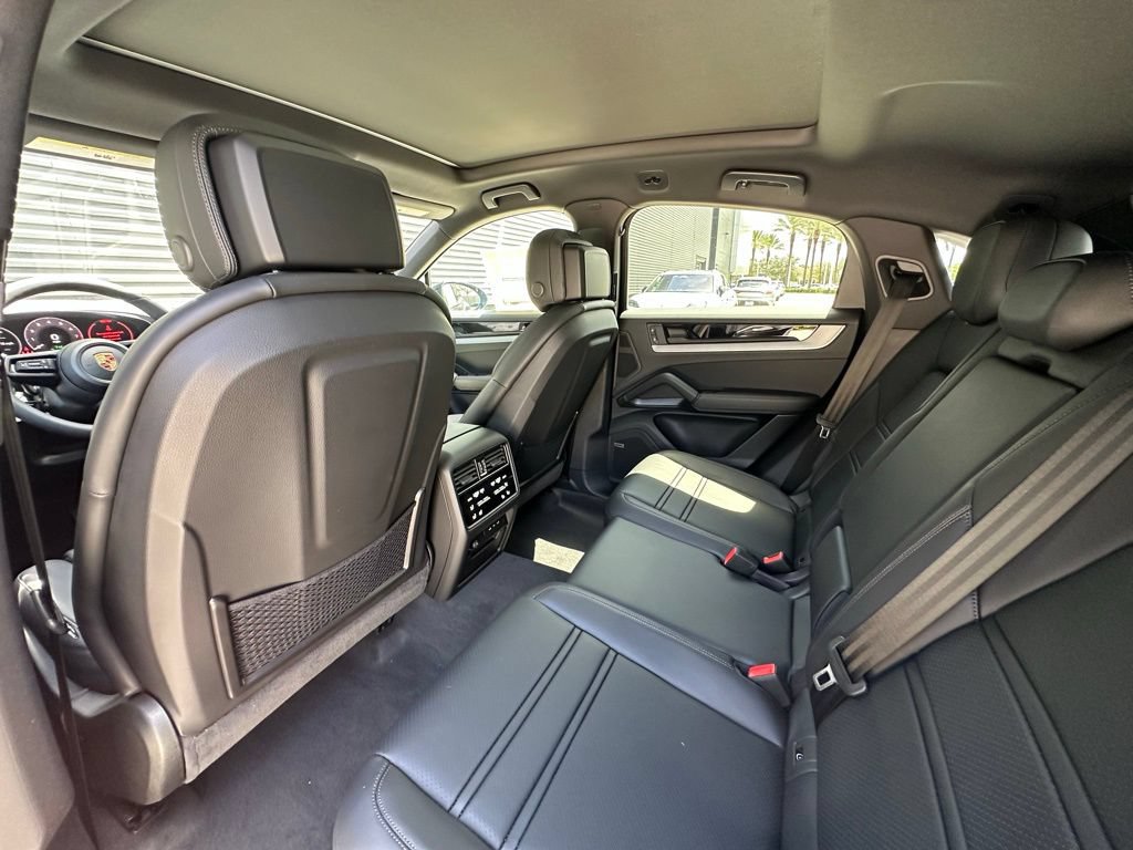 Certified 2025 Porsche Cayenne E-Hybrid Coupe AWD/4WD image 32